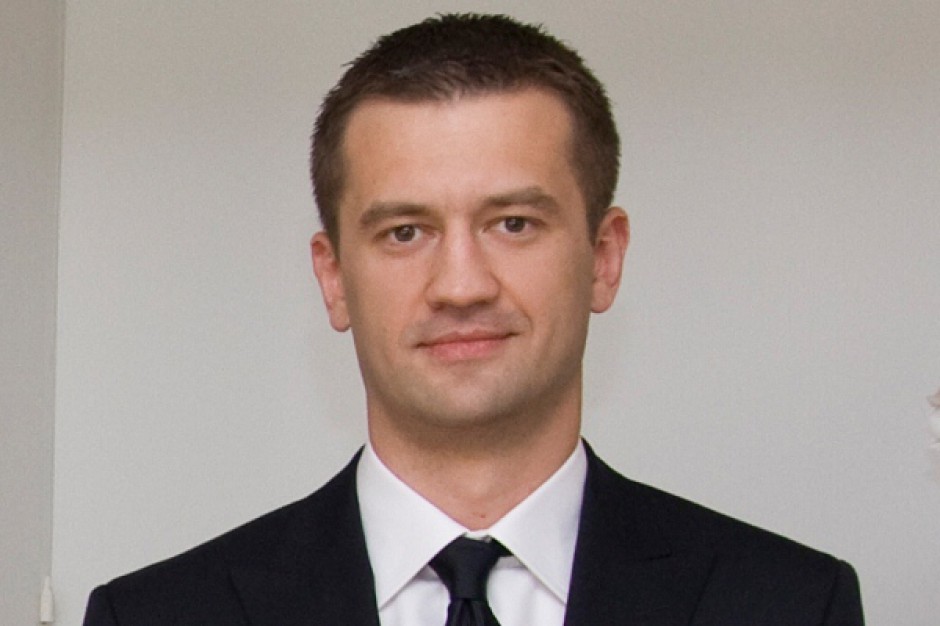RealCo zaangażuje się w nieruchomości komercyjne. Pracuje nad biurowcami i magazynami