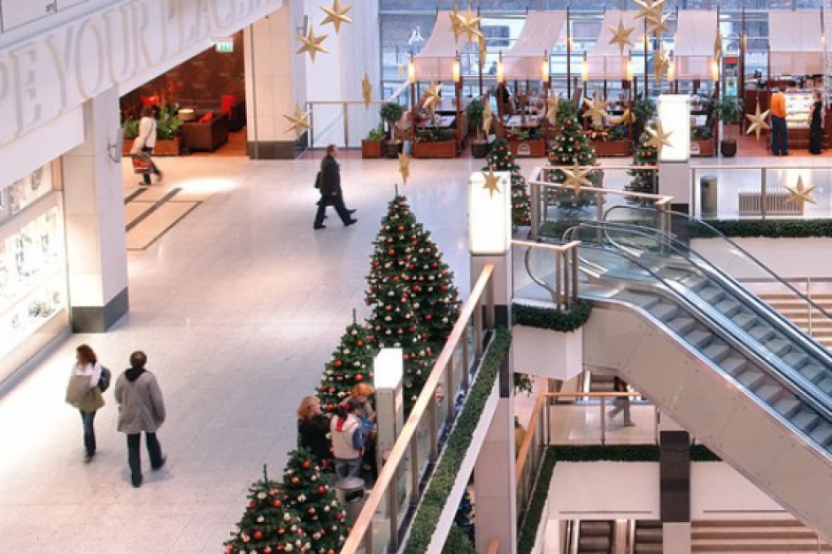 W grudniu ruch w centrach handlowych zwiększa się o 30 proc.
