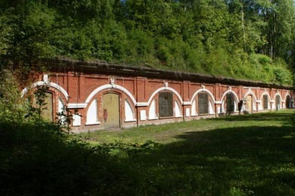 Dawny fort niedaleko lotniska w Modlinie może się zmienić w centrum handlowe lub hotel