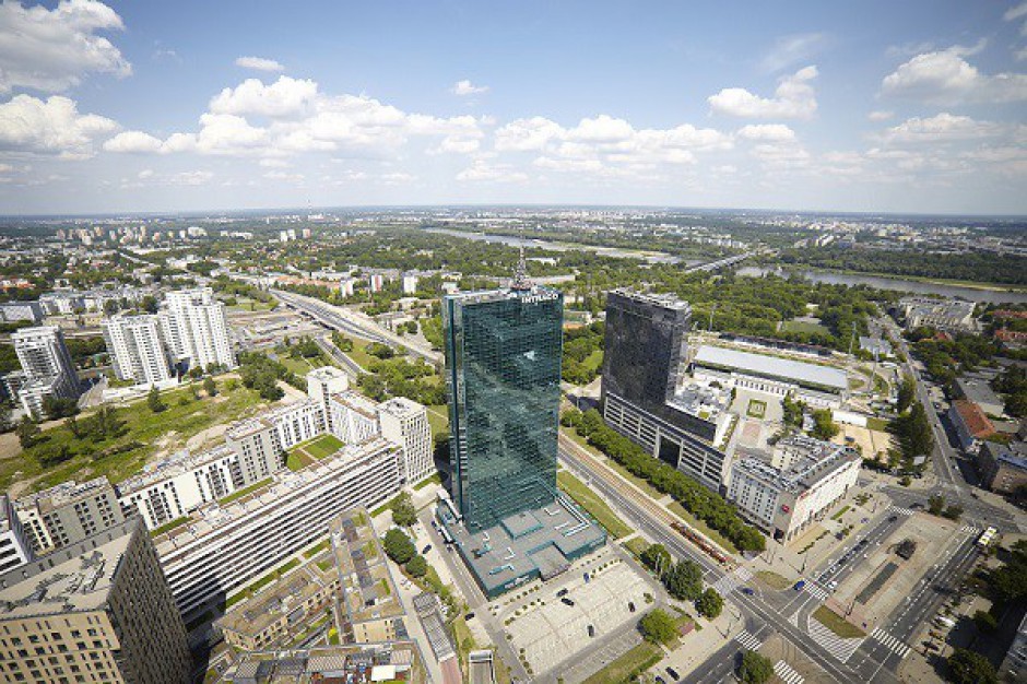 Zobacz wieżowiec Intraco z lotu ptaka
