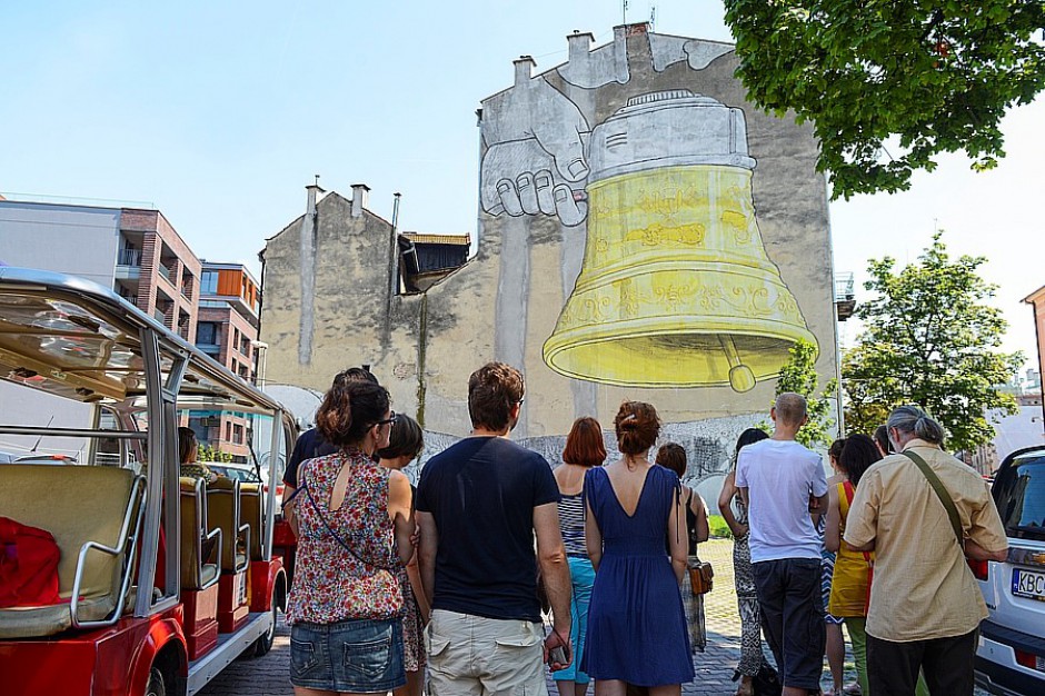 Mural na ścianie aresztu przy ul. Montelupich w Krakowie Nietypowa akcja Galerii Krakowskiej