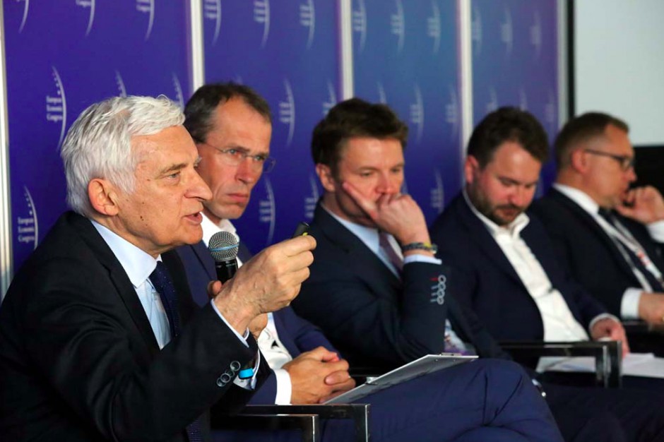 Uczestnicy sesji „Przemysł czasu wolnego”, odbywającej się w ramach dziewiątej edycji Europejskiego Kongresu Gospodarczego w Katowicach. EEC: Przemysł czasu wolnego to już waga ciężka