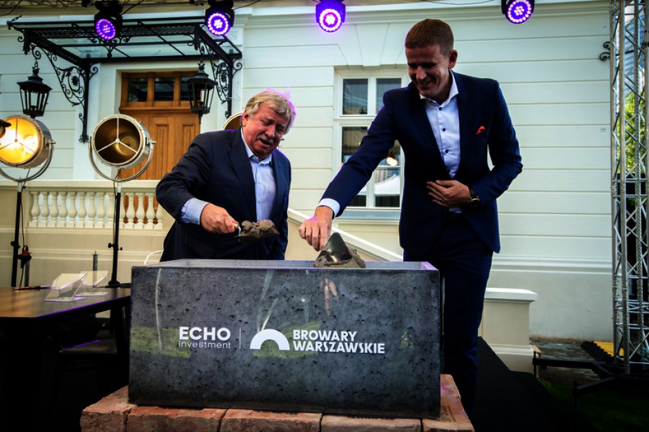 Prezes Echo Nicklas Lindberg wraz z Olgierdem Jagiełło z pracowni JEMS Architekci podczas uroczystości wmurowania kamienia węgielnego. (mat.pras./Sebastian Wolny)) Biznes inspirowany historią. Browary na starcie