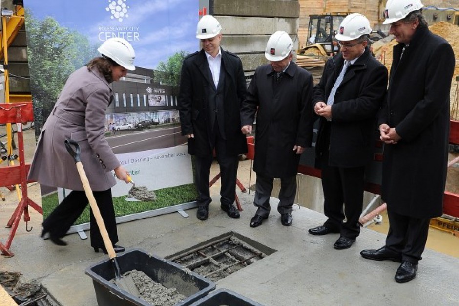 Zobacz zdjęcia z uroczystości wmurowania aktu erekcyjnego Galerii Bolesławiec City Center