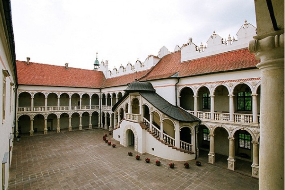 Zamek z hotelem na sprzedaż - galeria