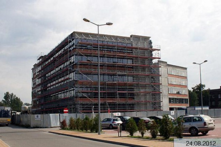 Jeden z pierwszych pasywnych biurowców coraz bliżej otwarcia