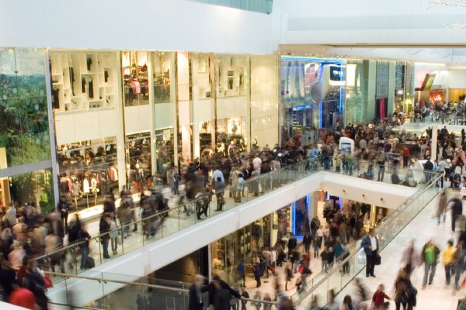 Spada liczba klientów galerii handlowych