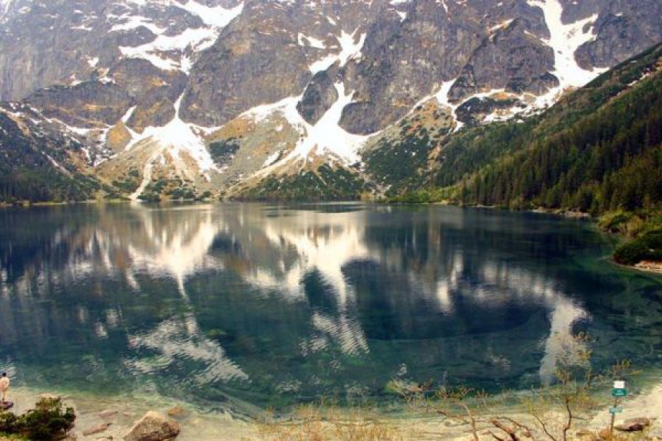 Morskie Oko, fot. Wikipedia Turyści w kolejce do Morskiego Oka. Tłumy szturmują Tatry