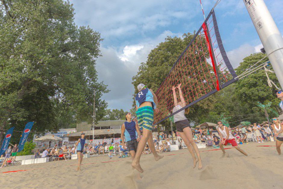 Zobacz zdjęcia z Turnieju Siatkówki Plażowej Branży Nieruchomości Komercyjnych