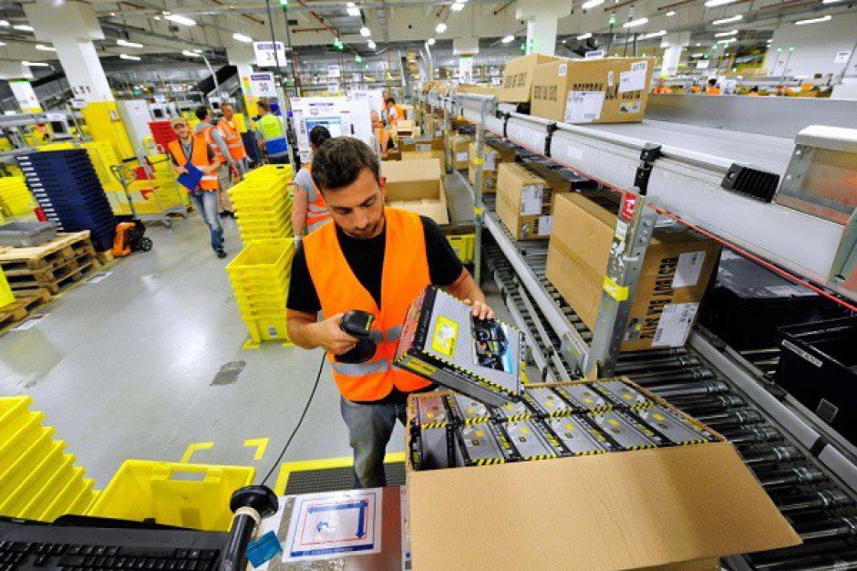 Amazon chce przyciągnąć pracowników bezpłatnym transportem
