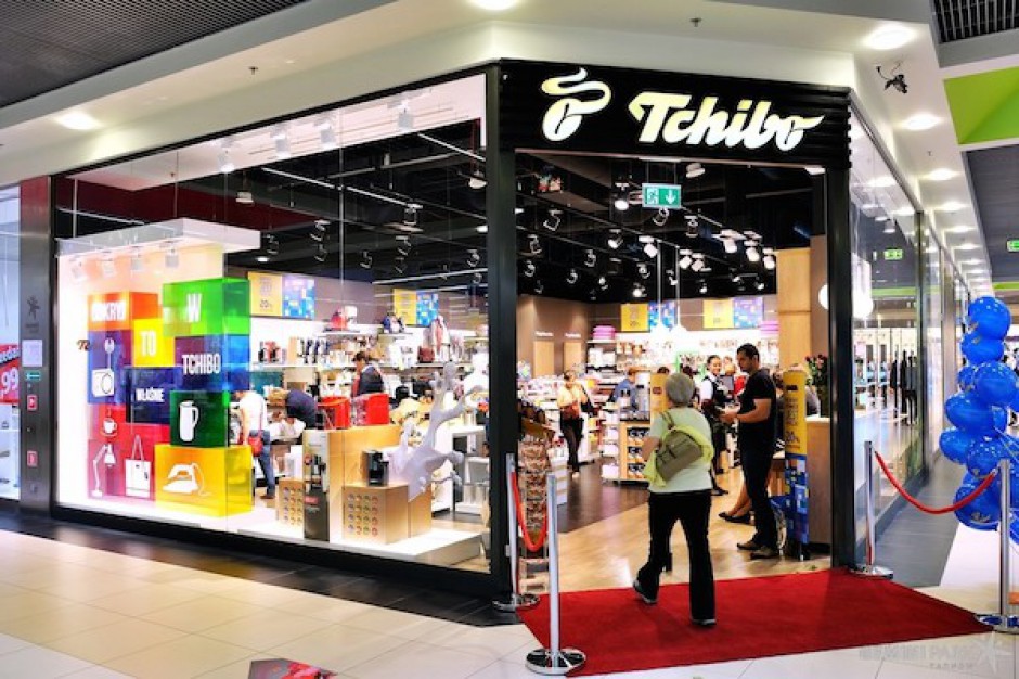 W sklepach Tchibo można kupić kawę oraz ekspresy do jej parzenia, ale również akcesoria wystroju wnętrz i odzież. Fot. archiwum portalu