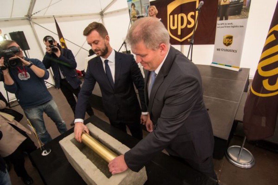 Centrum przeładunkowe UPS w Strykowie z kamieniem węgielnym