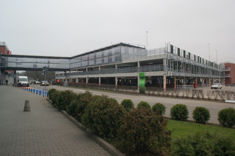 Większy parking w Manufakturze