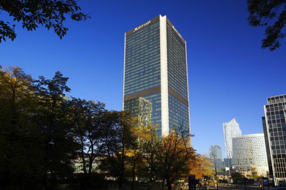 fot. Warsaw Marriott Wspinający się na hotel Marriott youtuber usłyszy zarzuty