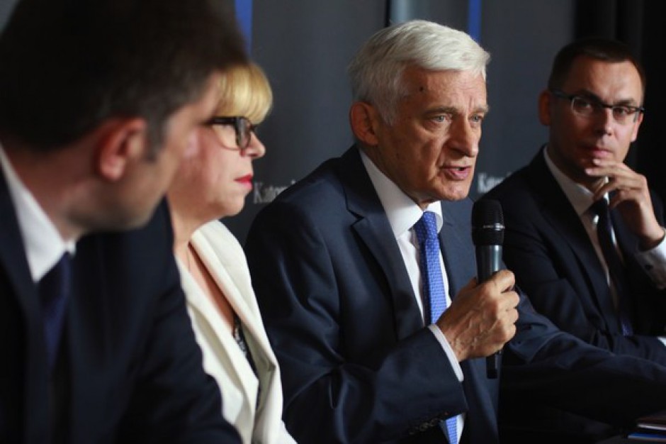 Prof. Jerzy Buzek, przewodniczący Rady EEC, podkreślił, że Kongres wspiera działania mające zahamować emigrację zarobkową z Polski a także szuka rozwiązań, które mają pomóc młodemu pokoleniu w UE. Fot. PTWP (Andrzej Wawok) VII Europejski Kongres Gospodarczy podsumowany