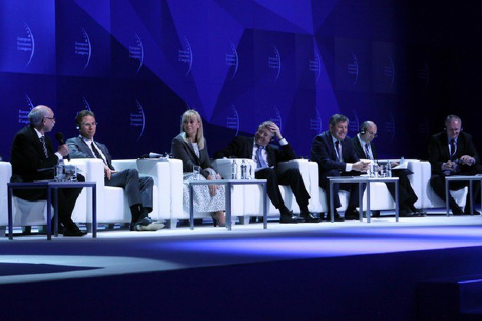 W Europejskim Kongresie Gospodarczym 2015 w Katowicach wzięli udział prezydent RP, przewodnicząca Komisji Unii Afrykańskiej, czterech komisarzy Unii Europejskiej, europarlamentarzyści, sześciu ministrów rządu RP oraz ponad 30 sekretarzy i podsekretarzy stanu, ministrowie i wiceministrowie zagranicznych rządów oraz blisko 150 prezesów i 50 wiceprezesów największych firm, przedsiębiorstw i instytucji z całego świata. Łącznie liczba uczestników wydarzenia przekroczyła 7,5 tys. Fot. PTWP Europa potrzebuje przełomu. Wnioski VII Europejskiego Kongresu Gospodarczego