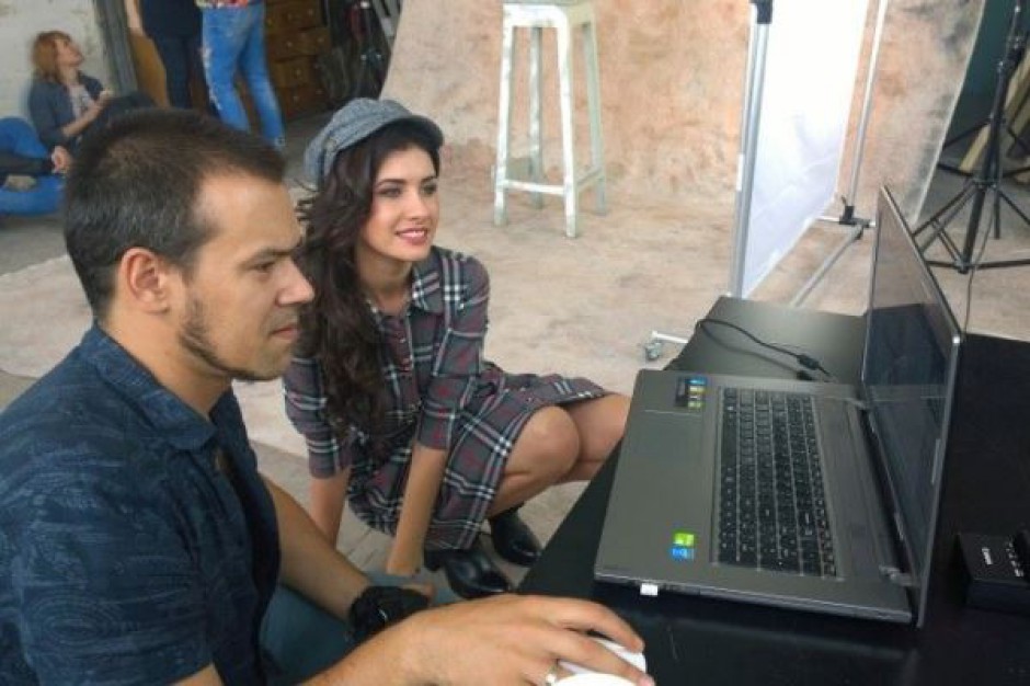 Backstage sesji zdjęciowej Nessi Miss Polski zareklamuje nową markę obuwniczą
