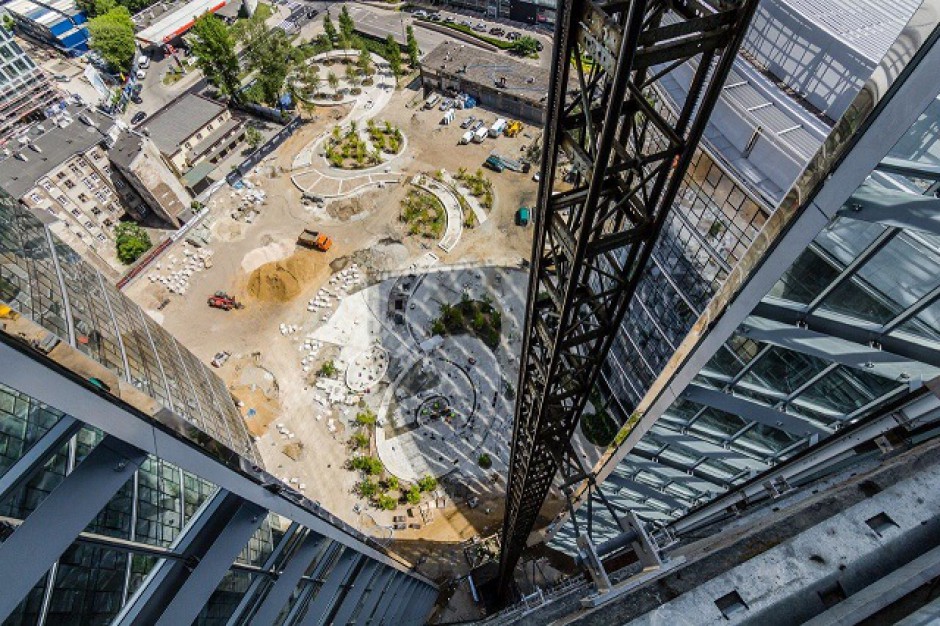 Plac Europejski Plac Europejski przed Warsaw Spire nabiera kształtów