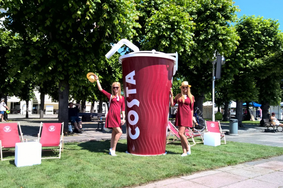 Kubek Costa Coffe Costa Coffee wychodzi na ulice