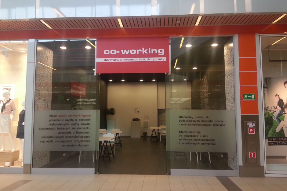 Biuro co-workingowe w Auchan Łomianki Biuro co-workingowe w centrum handlowym