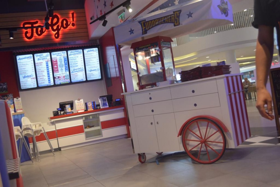 Fuddruckers - nowy gracz na warszawskim rynku burgerów