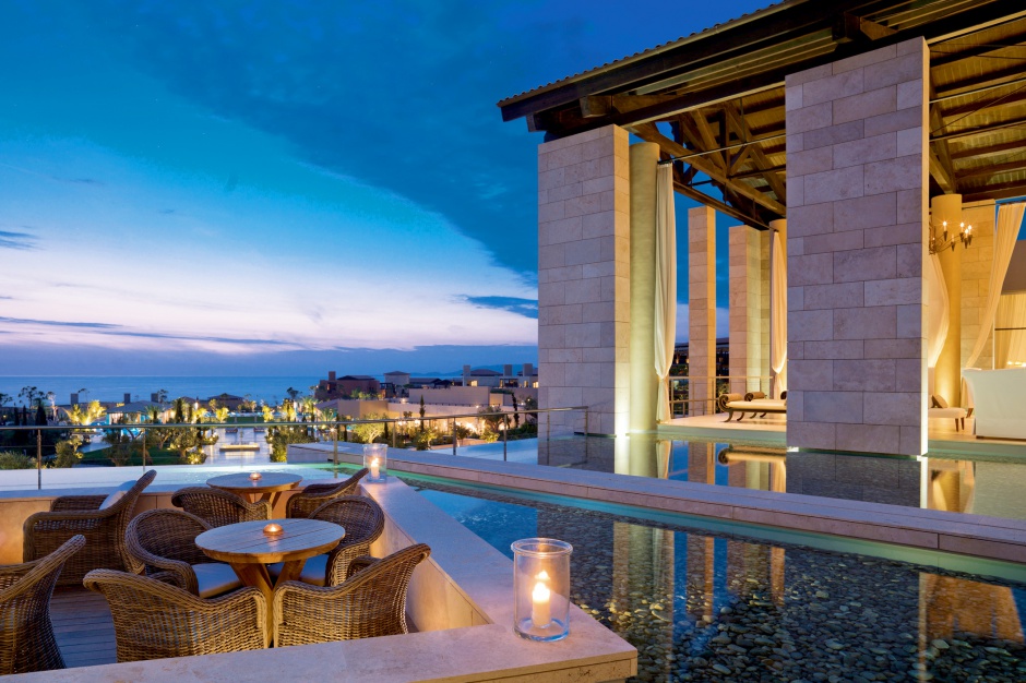 The Romanos, hotel marki Luxury Collection Hotel, zlokalizowany w Costa Navarino Starwood pozbywa się części kolejnego biznesu