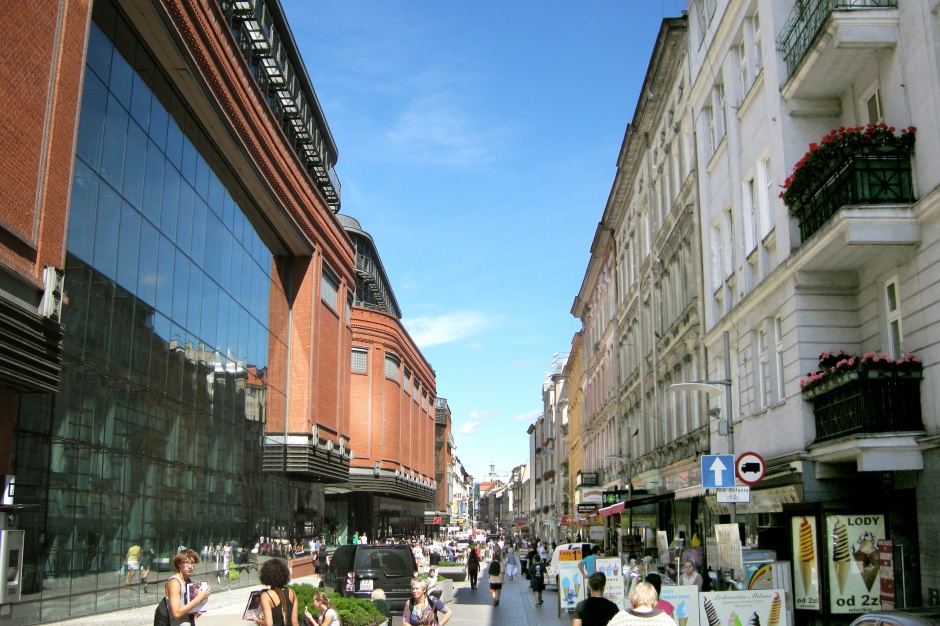Poznań, ul. Półwiejska Skanska kupuje działkę od PKS w Poznaniu