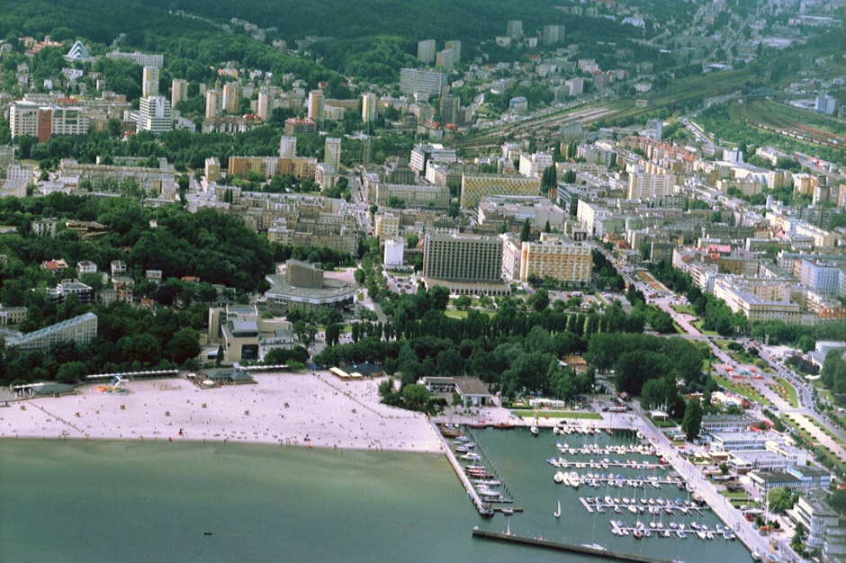 Gdynia Gdyński port zwiększa konkurencyjność w rejonie Bałtyku