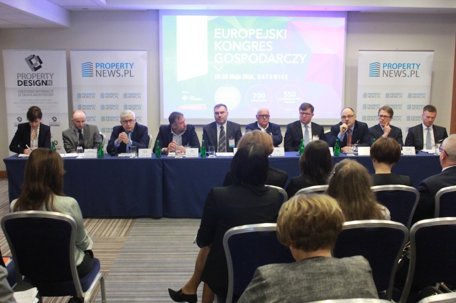 Paneliści sesji inauguracyjnej Property Forum Kraków 2016 Sesja inauguracyjna Property Forum Kraków 2016 w obiektywie