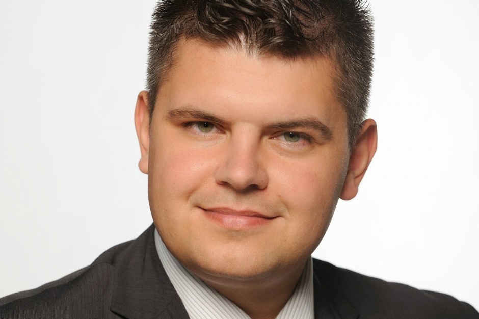 Daniel Czarnecki, associate w Dziale Powierzchni Biurowych, Reprezentacja Wynajmującego w Warszawie Dział Powierzchni Biurowych Savills z nowym pracownikiem