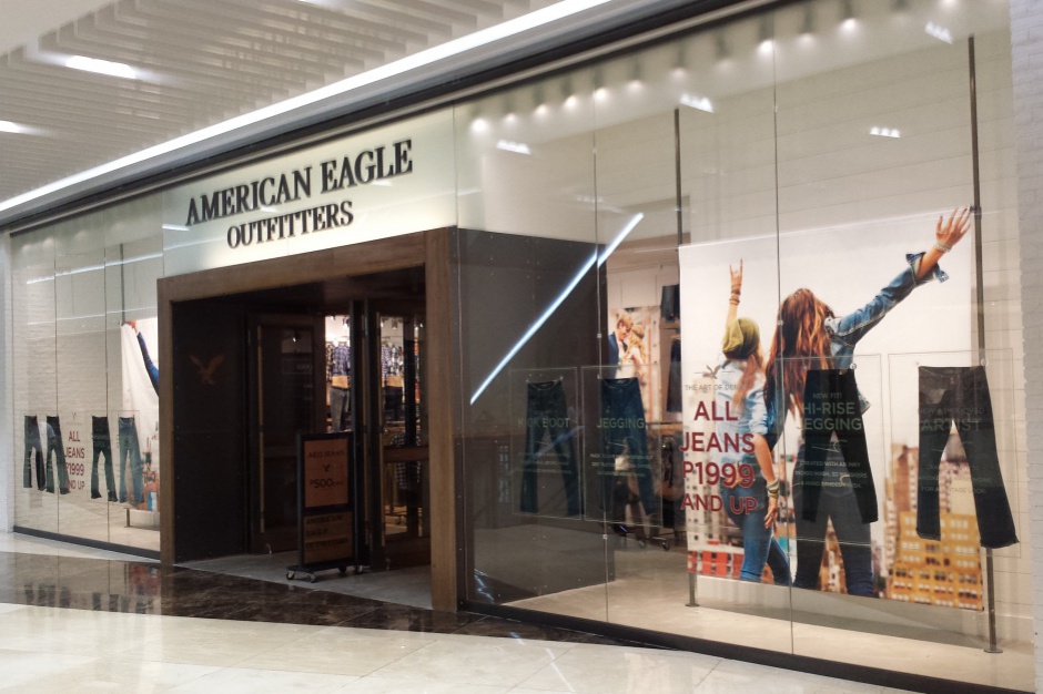 American Eagle Outfitters, fot. en.wikipedia.org Rynek odzieżowy nie zna próżni