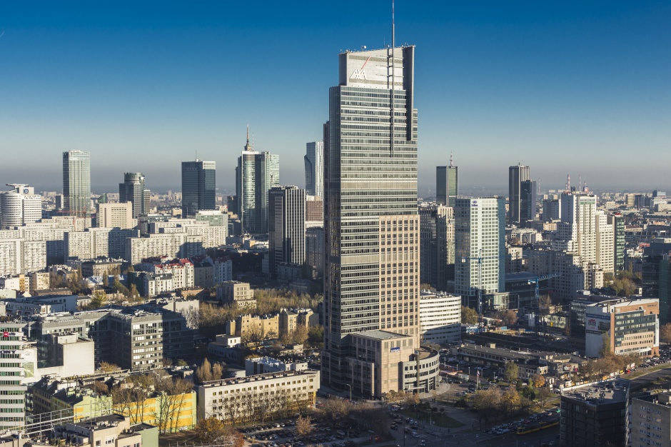Warsaw Trade Tower Warszawski wieżowiec zielenieje