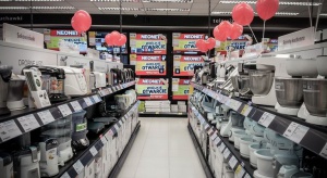 Neonet przenosi sklepy do centrów handlowych