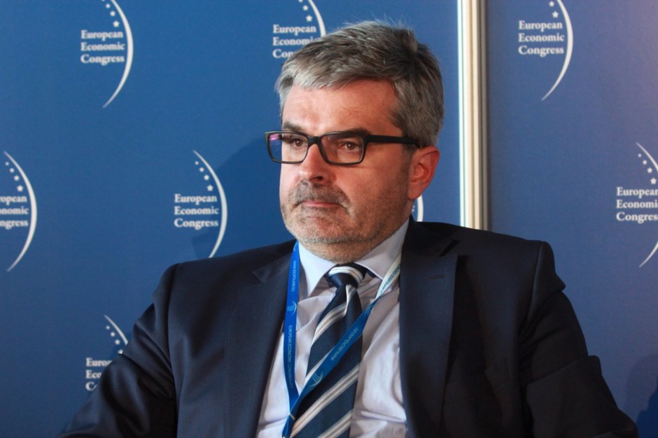 Artur Tomasik, prezes zarządu Związku Regionalnych Portów Lotniczych i Górnośląskiego Towarzystwa Lotniczego EEC 2016: Mniej Polaków poleci na zagraniczne wakacje