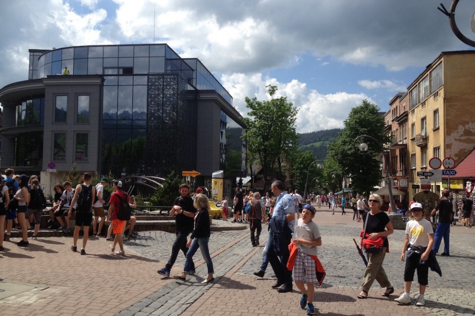 Galeria Krupówki w Zakopanem Sphinx z widokiem na Giewont