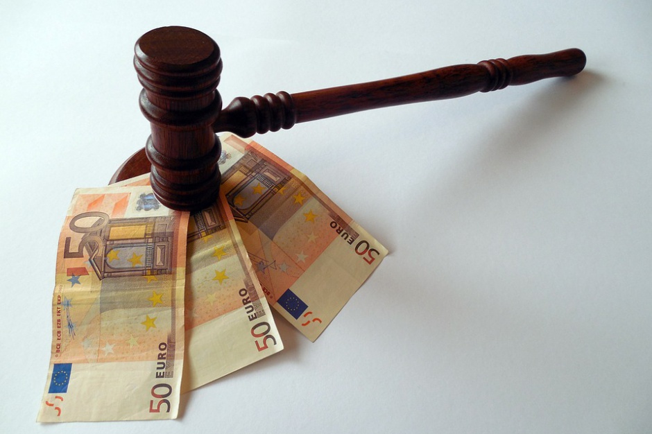 fot. Pixabay KNF złagodziła kary dla zarządu Almy Market