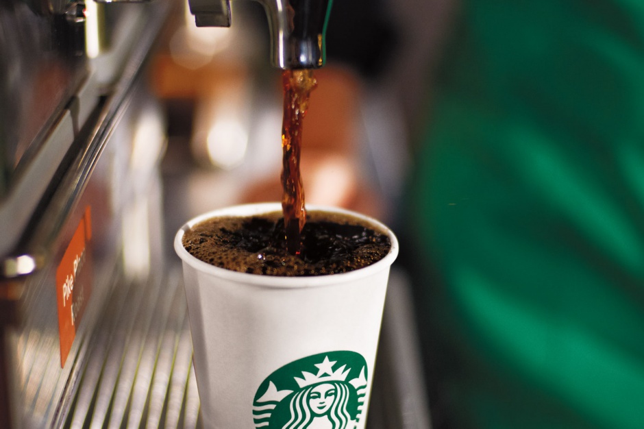 Starbucks, mat. prasowe Starbucks dobrze czuje się w Poznaniu