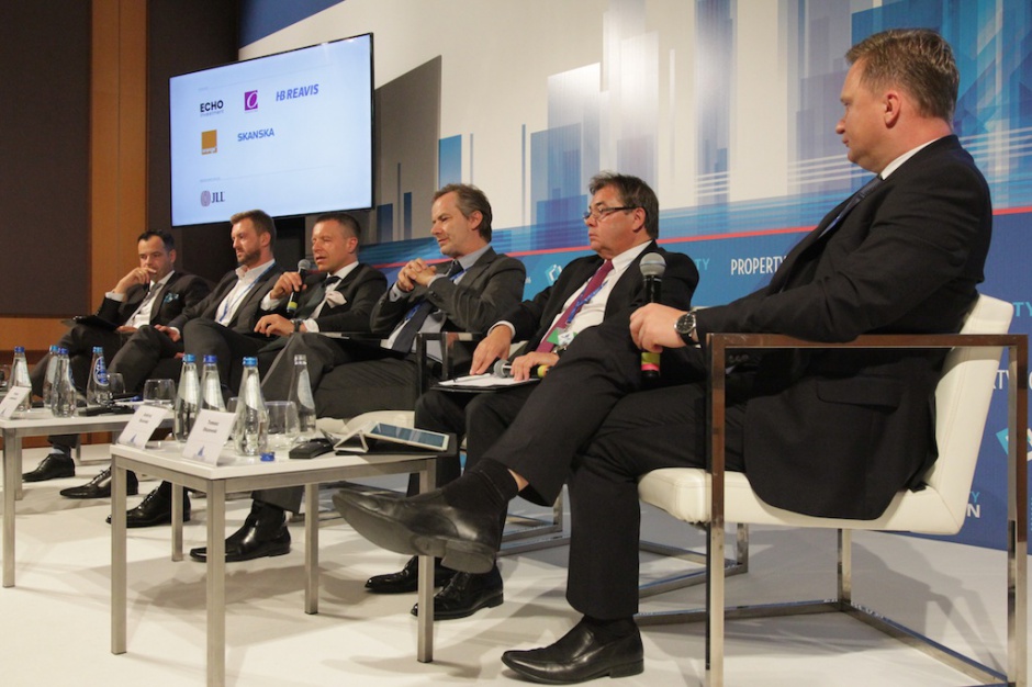 Prelegenci podczas sesji " Rynek magazynowy w Polsce. Pogadajmy o magazynach... Czy Polska to dobre miejsce na magazynowy biznes?" w trakcie Property Forum Boom na rynku magazynowym trwa