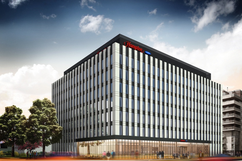 Hampton by Hilton Warszawa Giganci płyną na nieruchomościowej fali