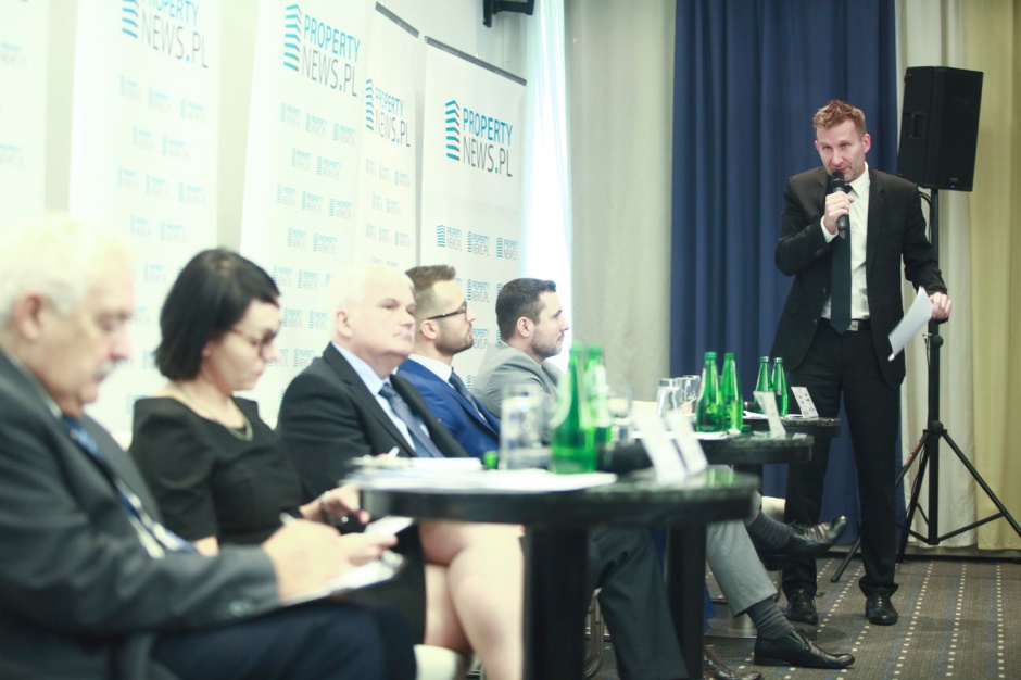 Uczestnicy sesji Centra usług wspólnych. Akcja-rekrutacja – jak skutecznie rozwijać rynek pracowników dla sektora nowoczesnych usług we Wrocławiu podczas Property Forum Wrocław Sesja "Centra usług wspólnych. Akcja-rekrutacja" na zdjęciach