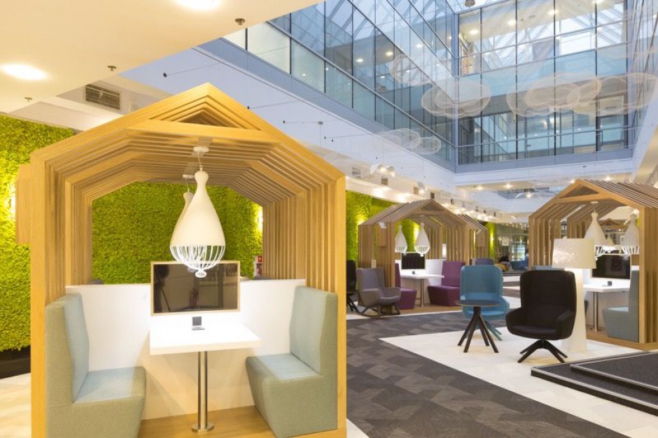Strefa coworkingu w Wola Parku Przytulnie w pracy - niezwykła strefa w Wola Parku