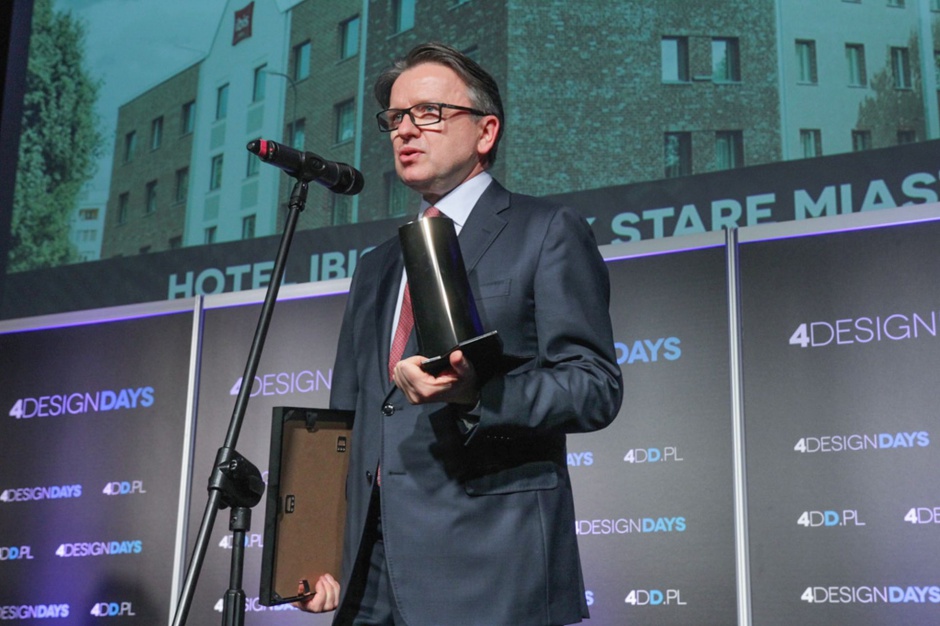 Ireneusz Węgłowski, wiceprezes zarządu Orbis SA Hotel ibis Gdańsk Stare Miasto z prestiżową nagrodą