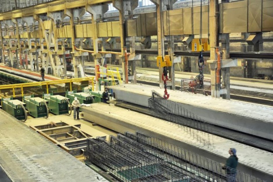 hala produkcyjna Pekabex, mat.prasowe Centrum handlowe z prefabrykatów na starcie