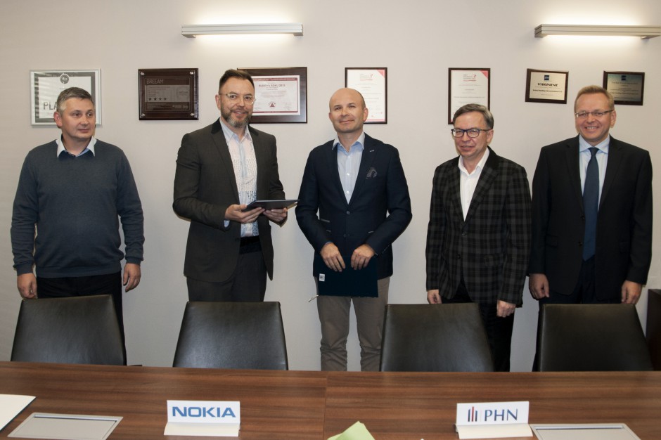mat.pras. PHN skusił Nokię