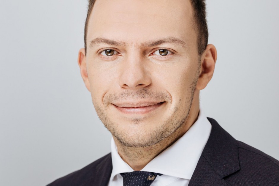Maciej Krawiecki, 7R 7R wzmacnia Dział Komercjalizacji