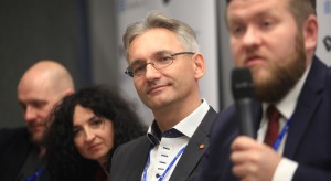 Drogi, kolej, lotnisko, a nie bujanie w obłokach