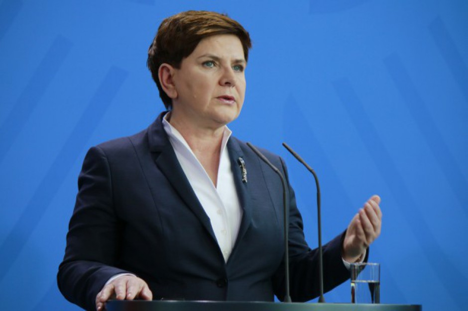 Beata Szydło, premier RP Premier mówi tak całkowitemu zakazowi handlu w niedziele