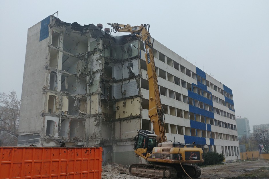 wyburzanie przy al. Wilanowskiej 372 , fot. PHN PHN znów burzy stare, aby budować nowe