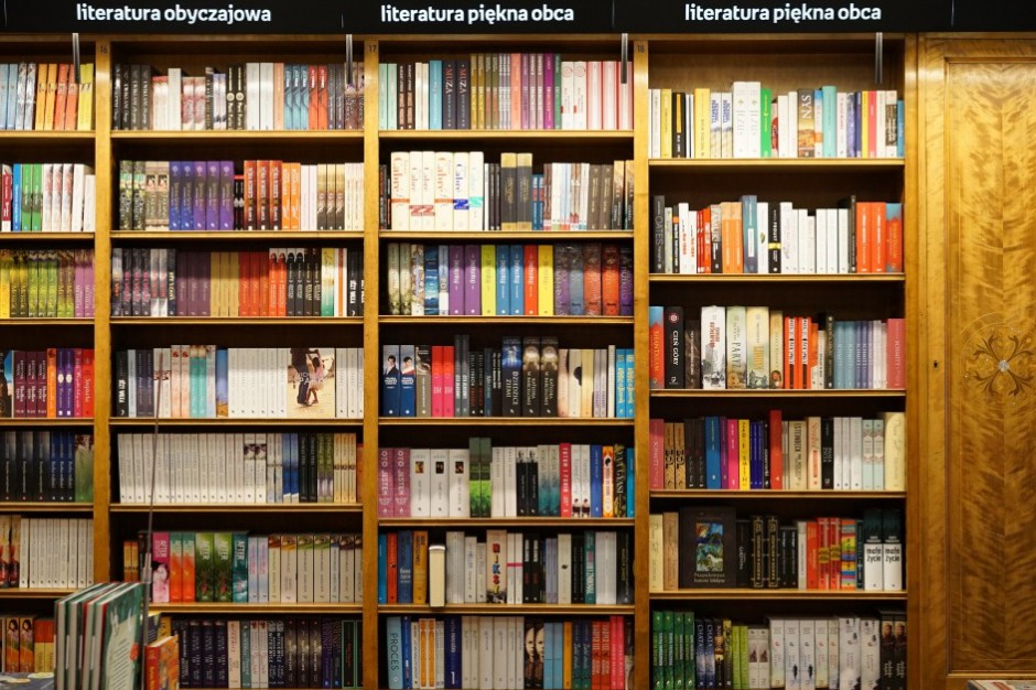 Książki Tokarczuk znikają z e-sklepów i półek księgarń