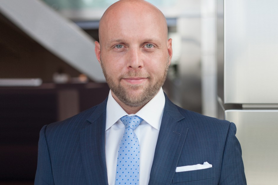 Tom Listowski, partner, dyrektor działu powierzchni przemysłowych i magazynowych na Europę Środkowo-Wschodnią firmy Cresa Którędy do magazynu? Cresa wydała „Mapę Powierzchni Magazynowych w Polsce”